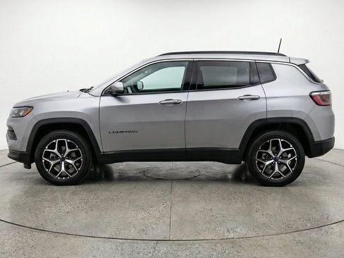 Used 2025 Jeep Compass Limited AWD/4WD image 5