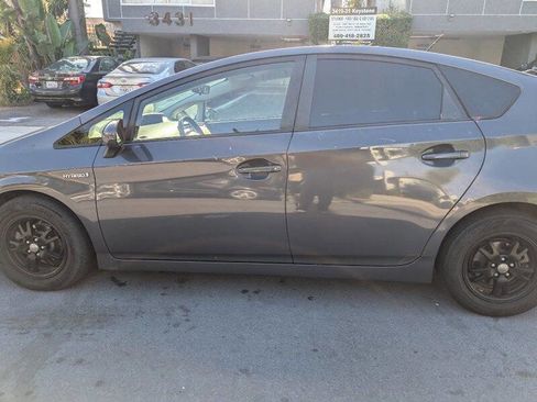 Used 2012 Toyota Prius Three w/ Preferred Accessory Pkg image 9