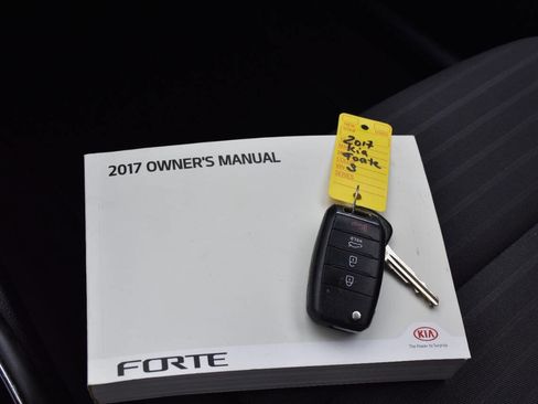Used 2017 Kia Forte S FWD image 27