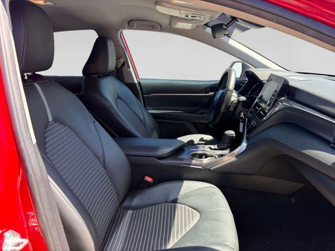 Used 2022 Toyota Camry SE w/ Carpet Mat Package (TMS) image 24