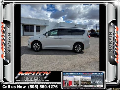 Used 2020 Chrysler Pacifica Limited image 2