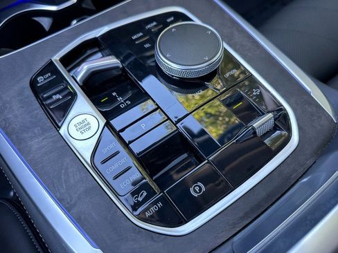 Used 2023 BMW X7 xDrive40i w/ Premium Package image 18