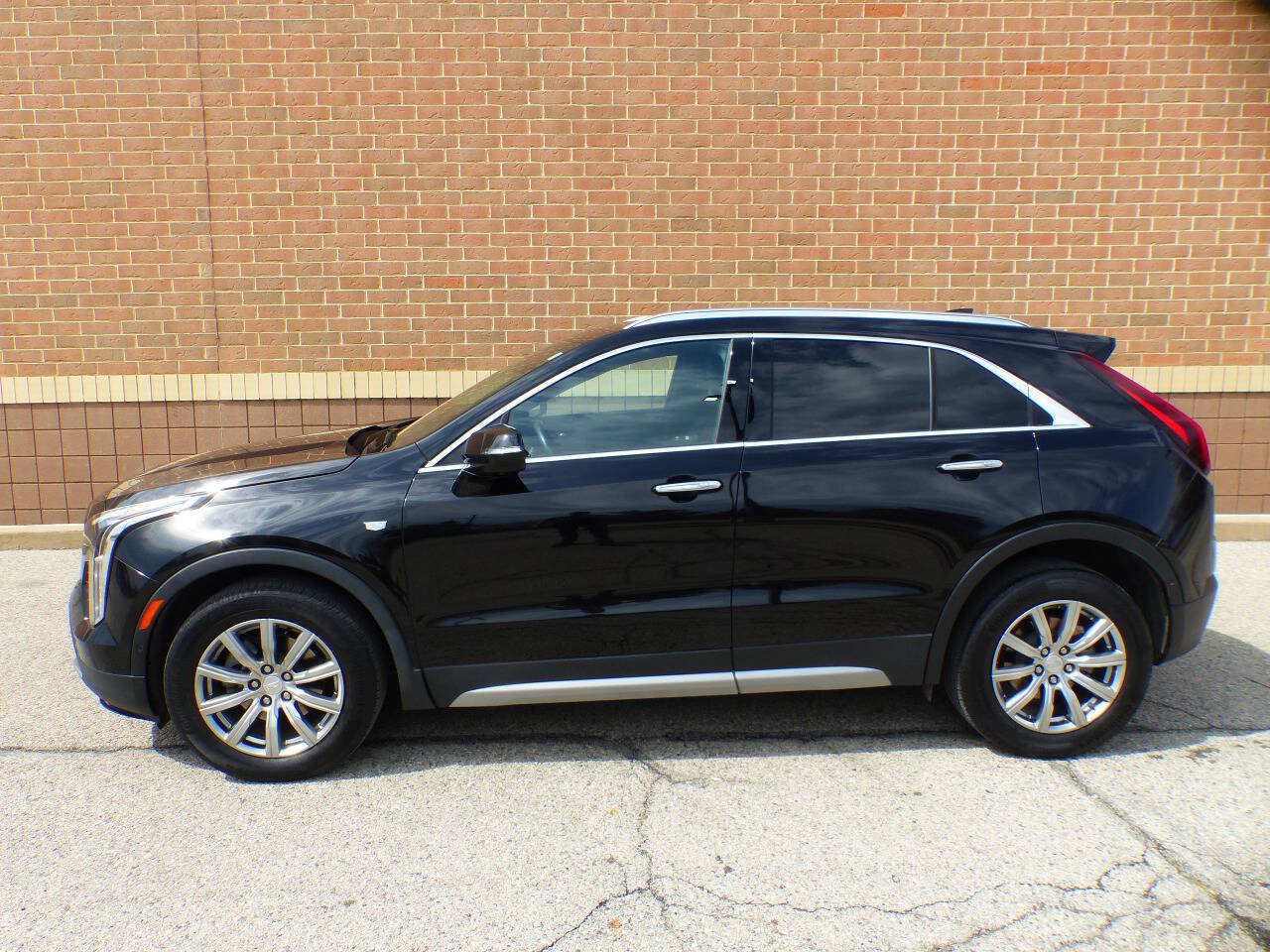Used 2022 Cadillac XT4 Premium Luxury w/ Enhanced Visibility Package FWD image 6