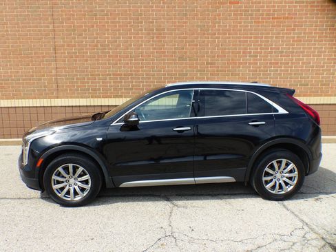 Used 2022 Cadillac XT4 Premium Luxury w/ Enhanced Visibility Package FWD image 6