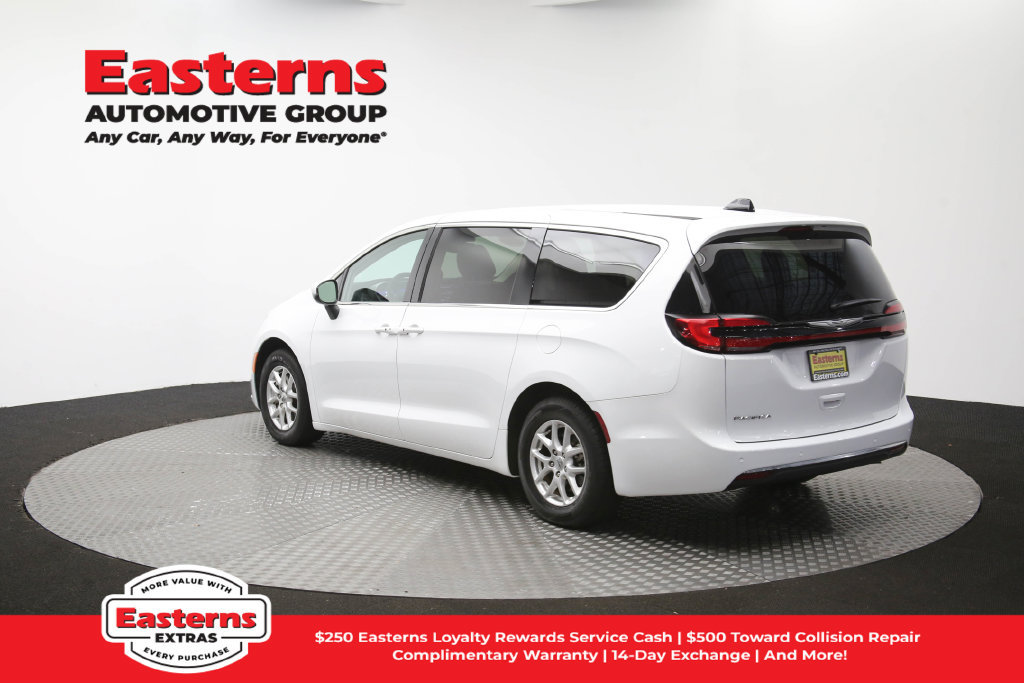 Used 2023 Chrysler Pacifica Touring-L FWD image 68