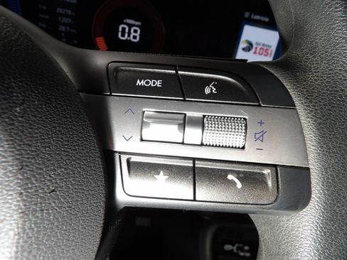 Used 2025 Hyundai Kona SE FWD image 19