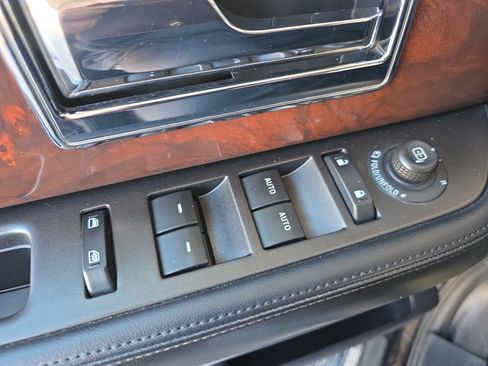 Used 2017 Lincoln Navigator Select image 26