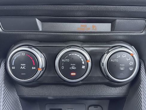 Used 2019 Toyota Yaris XLE image 21