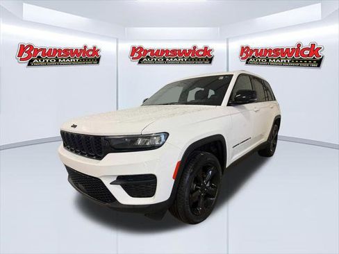 Certified 2023 Jeep Grand Cherokee Altitude image 1