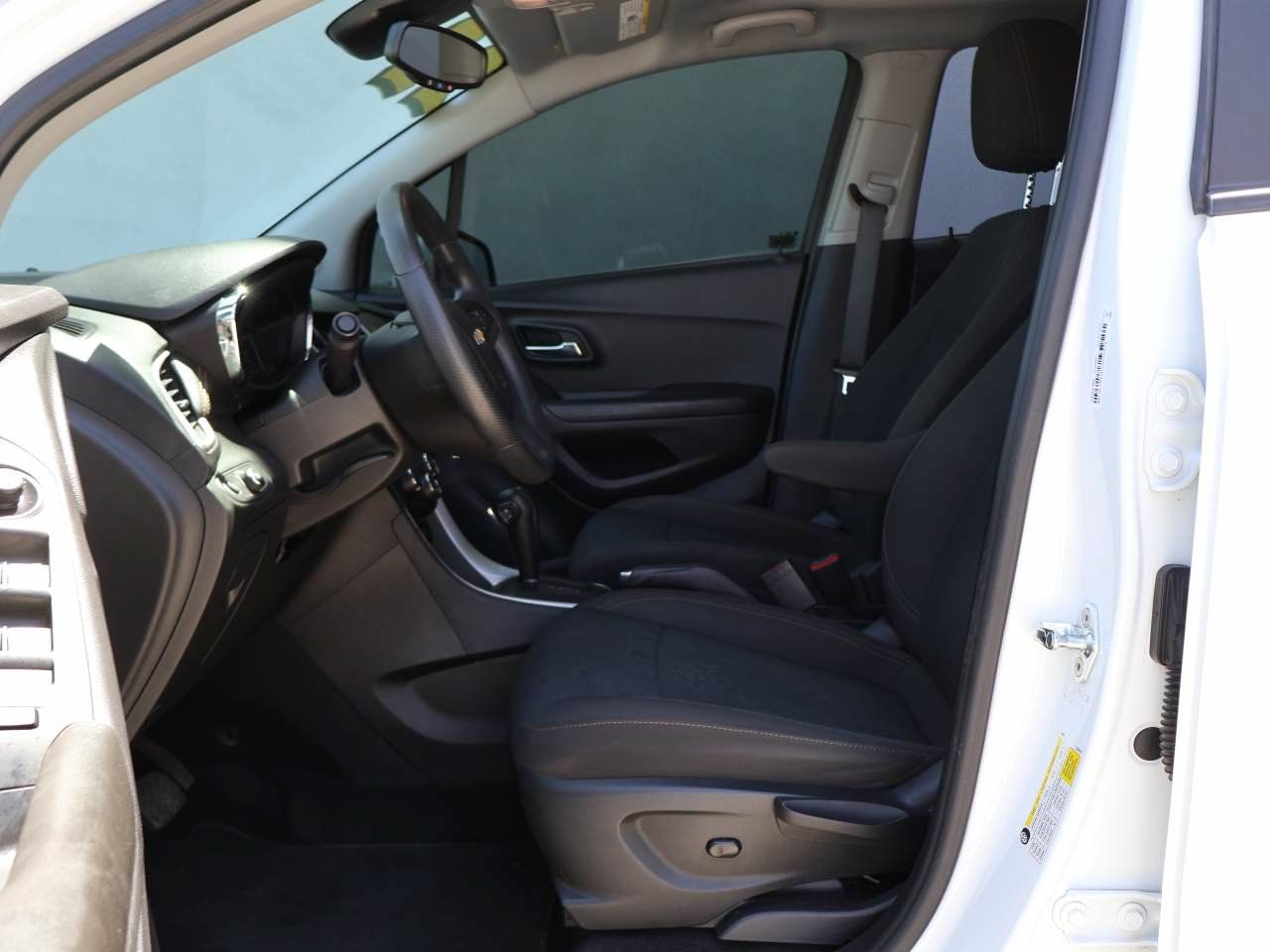 Used 2022 Chevrolet Trax LS w/ Tint and Cruise Package AWD/4WD image 8