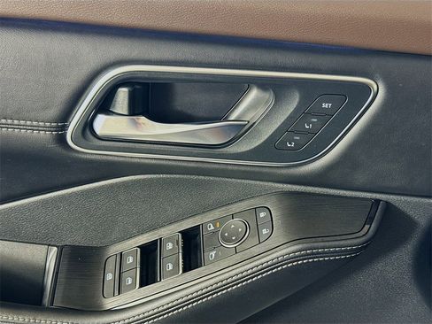 Used 2023 Nissan Rogue Platinum w/ Platinum Premium Package image 18