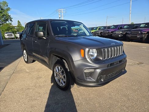 Used 2023 Jeep Renegade Latitude AWD/4WD image 11