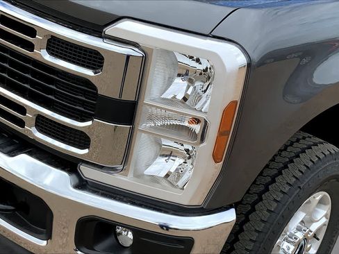 New 2026 Ford F250 XLT w/ FX4 Off-Road Package AWD/4WD image 13