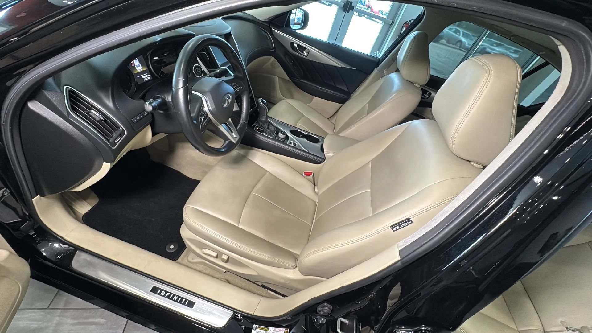 Used 2019 INFINITI Q50 Luxe w/ Cargo Package (L96) RWD image 34