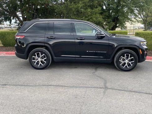 Used 2023 Jeep Grand Cherokee Limited AWD/4WD image 2