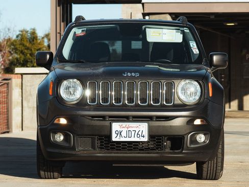 Used 2017 Jeep Renegade Latitude image 2