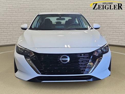 Used 2025 Nissan Sentra SV FWD image 2