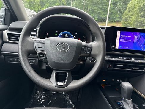 Used 2025 Toyota Camry LE FWD image 27