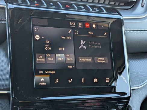 Used 2024 Jeep Grand Cherokee Laredo X image 28