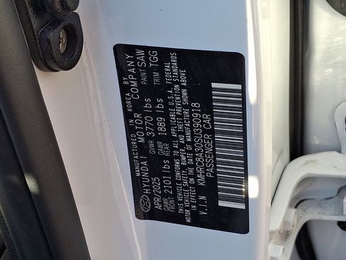 Certified 2025 Hyundai Venue SEL FWD image 27