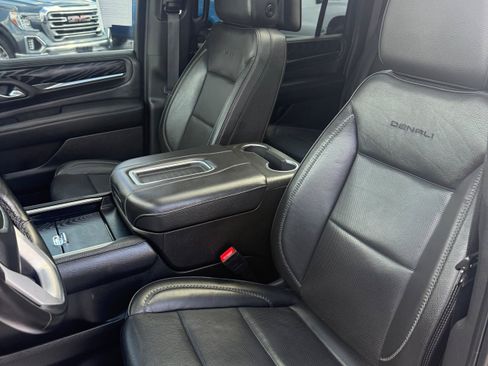 Used 2023 GMC Yukon XL Denali AWD/4WD image 17