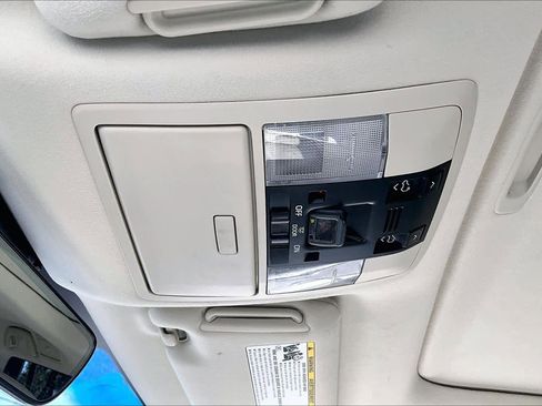 Used 2022 Lexus GX 460 Premium w/ Premium Package image 30