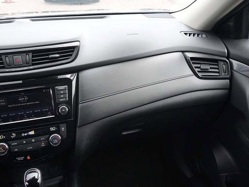 Used 2020 Nissan Rogue SV image 27