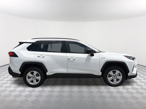 Used 2021 Toyota RAV4 LE AWD/4WD image 18