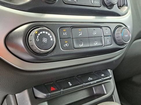 Used 2022 Chevrolet Colorado LT w/ LT Convenience Package RWD image 16