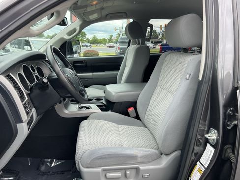 Used 2012 Toyota Tundra 4x4 CrewMax w/ SR5 Pkg image 13