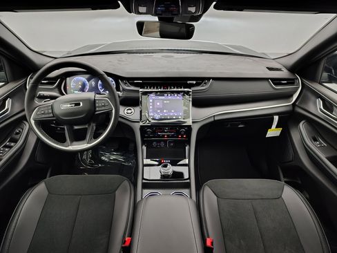 New 2025 Jeep Grand Cherokee L Altitude image 28