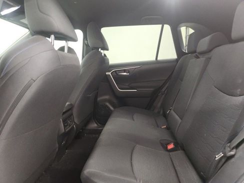 Used 2022 Toyota RAV4 SE image 10