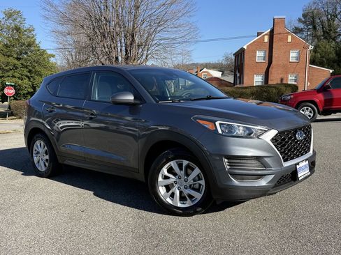 Used 2019 Hyundai Tucson SE image 2