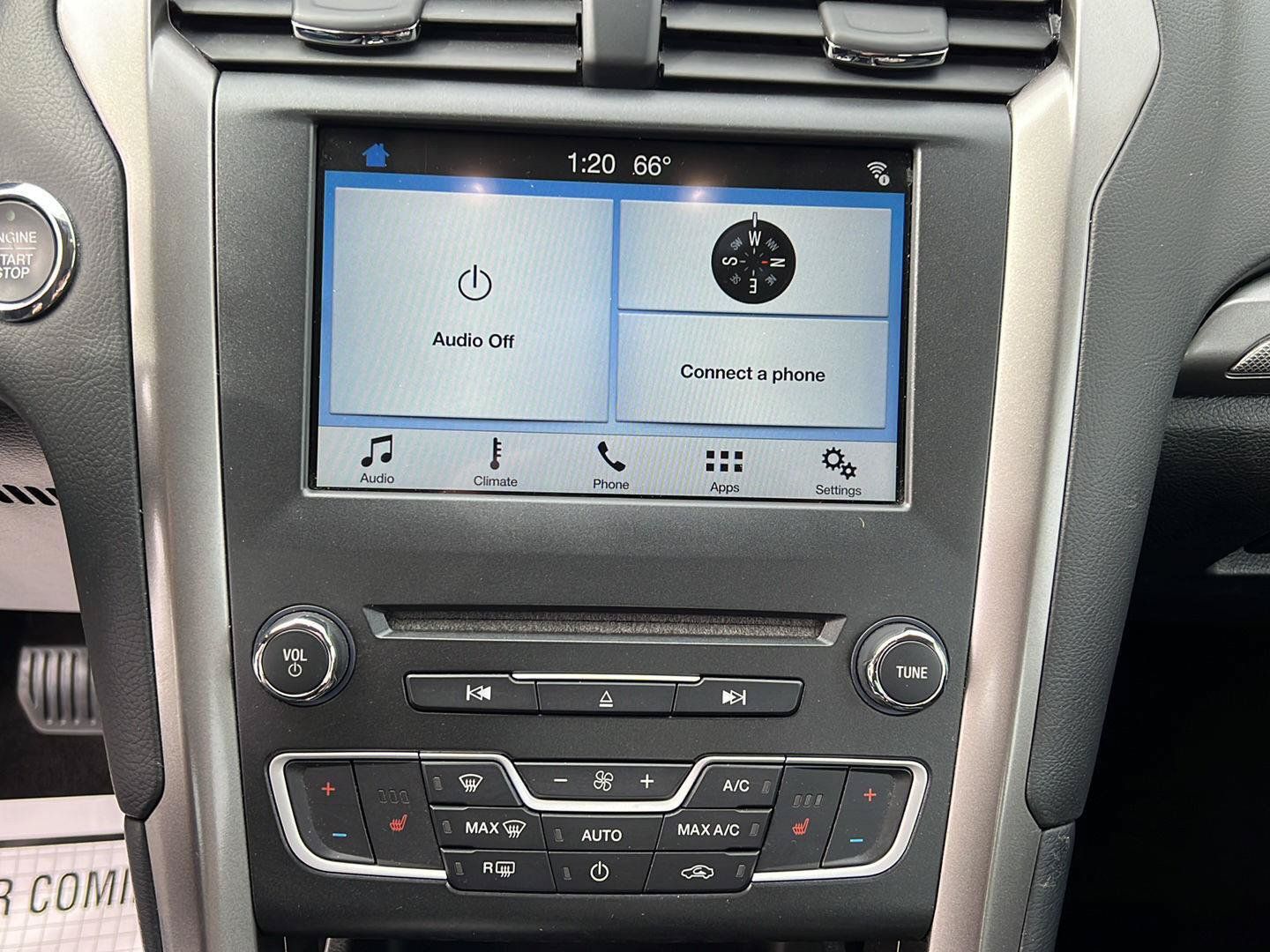 Used 2018 Ford Fusion SE w/ Fusion SE Technology Package FWD image 11