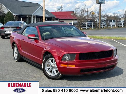 Used 2008 Ford Mustang Convertible image 1
