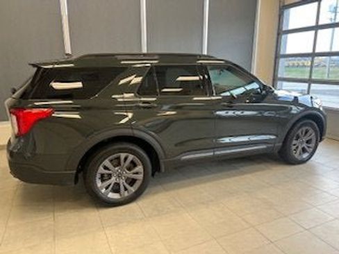 Used 2023 Ford Explorer XLT w/ Equipment Group 202A image 4