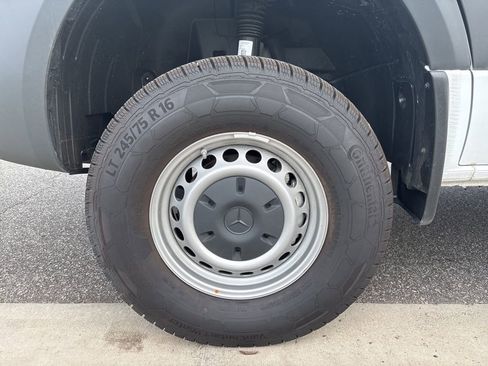 Used 2024 Mercedes-Benz Sprinter 2500 image 12