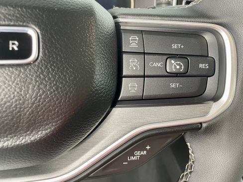 Certified 2025 Jeep Wagoneer 4WD image 17