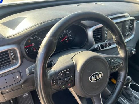 Used 2017 Kia Sorento FWD w/ LX Convenience Package image 11