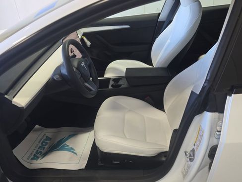 Used 2023 Tesla Model 3 Standard Range image 3