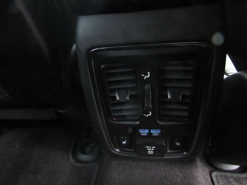 Used 2018 Jeep Grand Cherokee Limited image 2