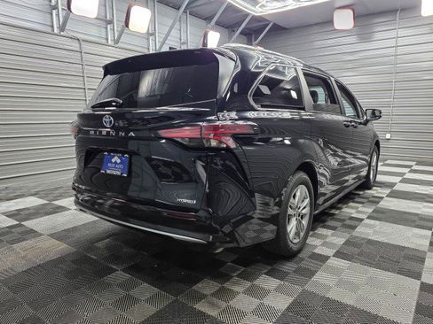 Used 2021 Toyota Sienna Limited AWD/4WD image 5