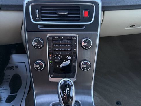 Used 2014 Volvo S60 T5 image 15