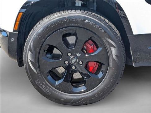 Certified 2024 Land Rover Defender 110 X-Dynamic SE AWD/4WD image 27