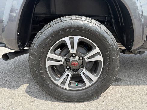 Used 2018 Toyota Tacoma TRD Sport w/ TRD Premium Sport Package RWD image 13