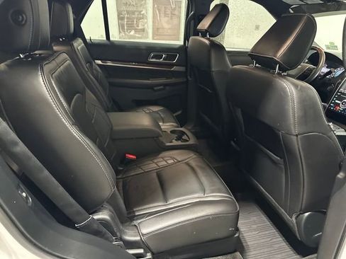 Used 2018 Ford Explorer Platinum image 13