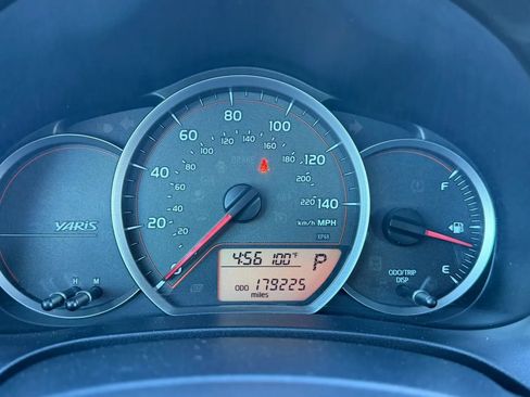 Used 2012 Toyota Yaris L FWD image 15