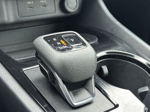 Used 2024 Nissan Rogue S image 23