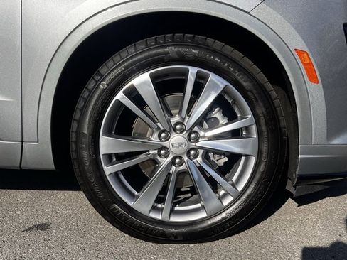 Used 2025 Cadillac XT6 Premium Luxury image 2