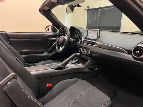 Used 2017 FIAT 124 Spider Classica RWD image 23